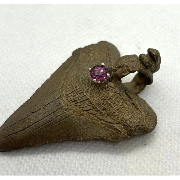 Vintage Bronze Coated Megalodon ? Tooth Pendant Genuine Tourmaline Accent Shark - Picture 4 of 9